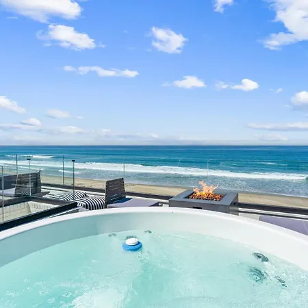 Entire Upper Oceanfront Masterpiece With Rooftop